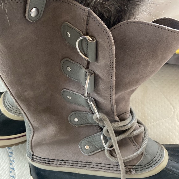 Sorel weatherproof boots - Picture 4 of 7